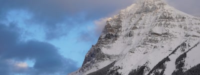 相片展示山頂上的積雪